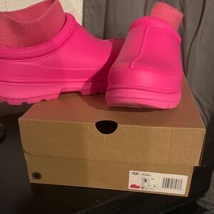 UGG Pink tazman x